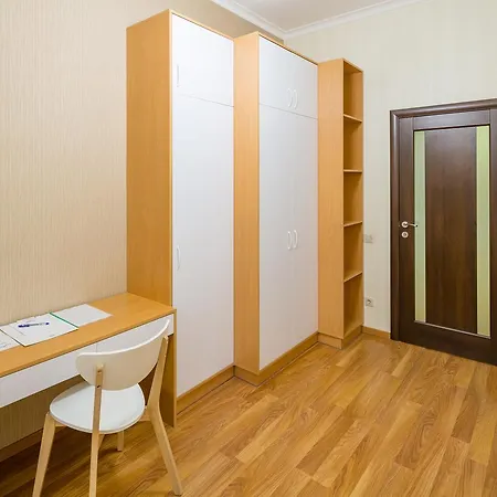 Apartment On Svobody Avenue 25 *