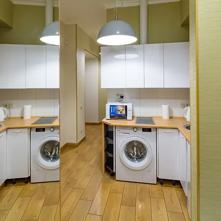 公寓 On Svobody Avenue 25 *