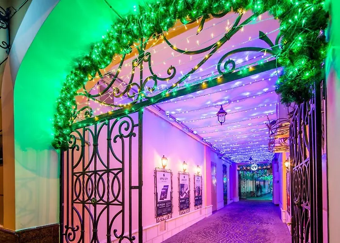 公寓 On Svobody Avenue 25 *